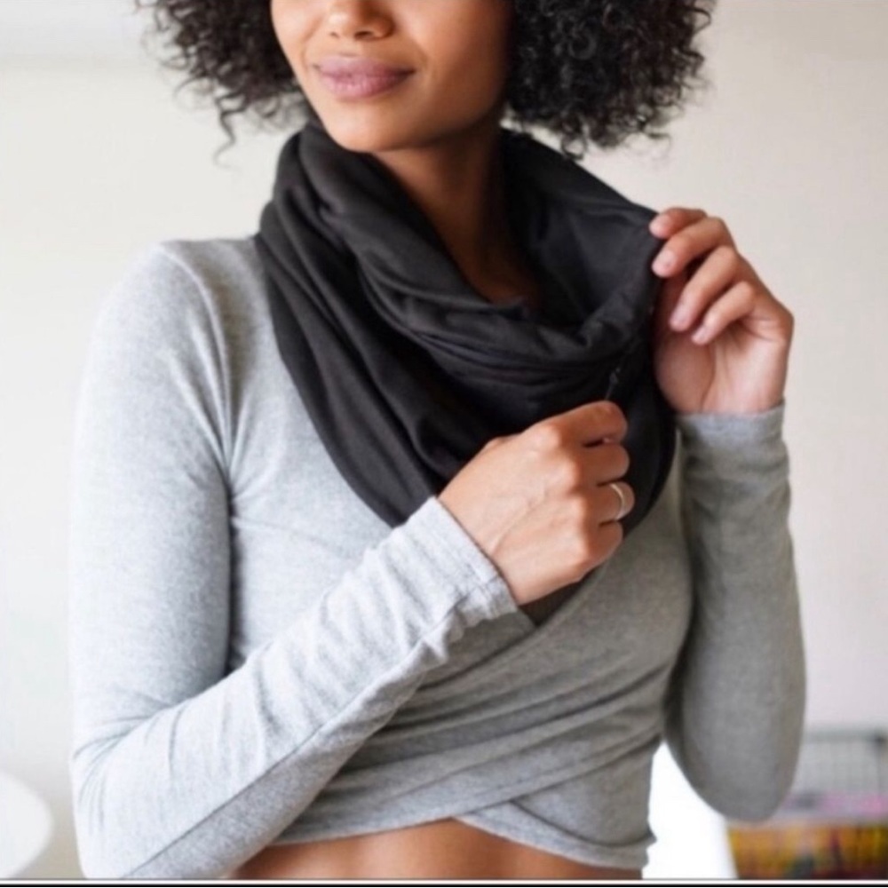 NWT BEYOND‎ YOGA POCKET INFINITY SCARF